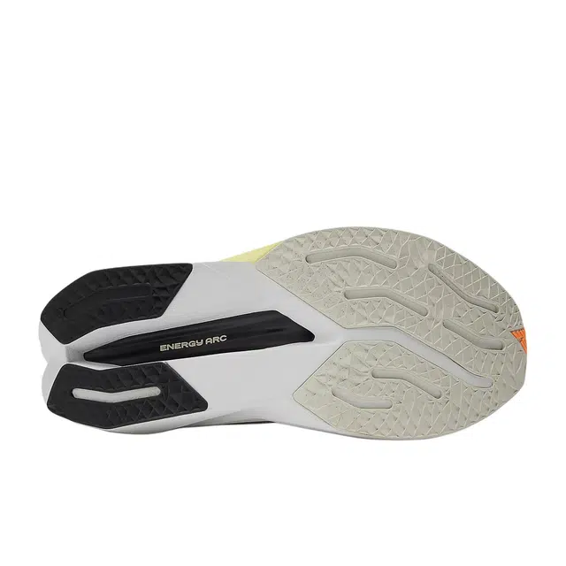 New Balance FuelCell SuperComp Trainer v3