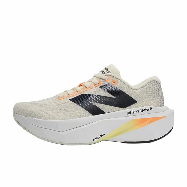 New Balance FuelCell SuperComp Trainer v3