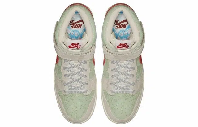 Nike Dunk SB White Widow