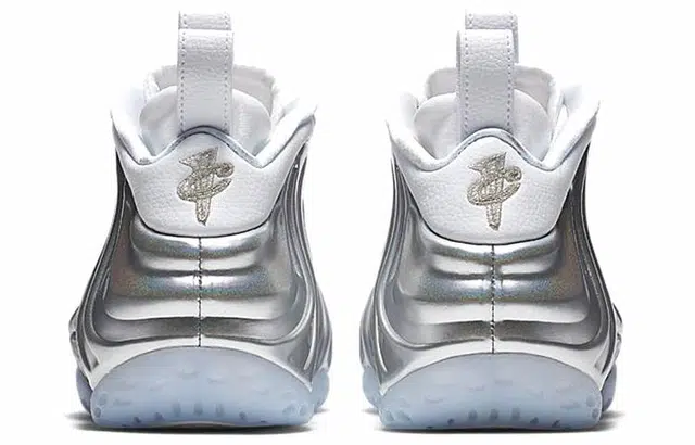 Nike Foamposite One chrome white
