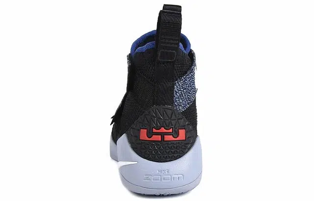 Nike zoom soldier 11