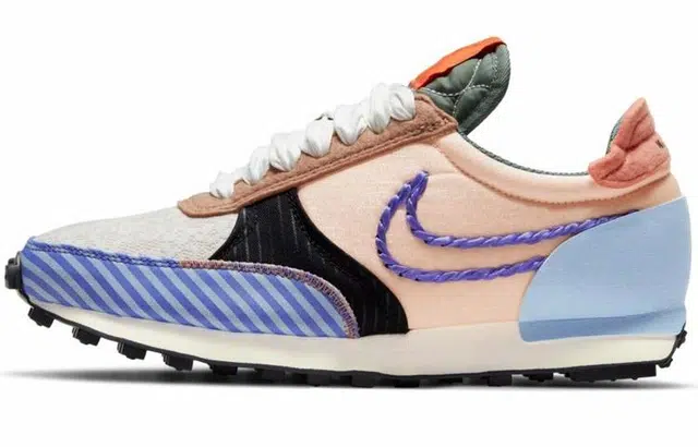 Nike Daybreak type "crimson tint"