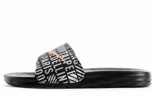 Nike Benassi Solarsoft Slides 2 NWM