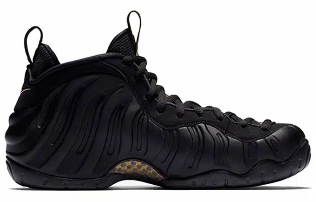 Nike Foamposite Pro black metallic gold