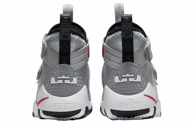 Nike zoom soldier 11 Silver Bullet