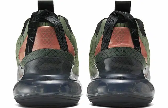 Nike Air Max 720 -818