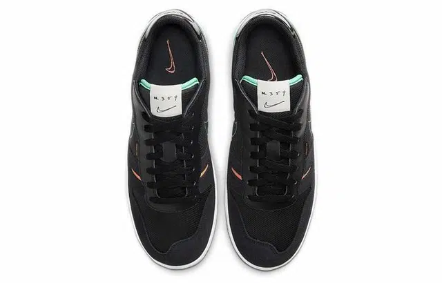 Nike Squash Type
