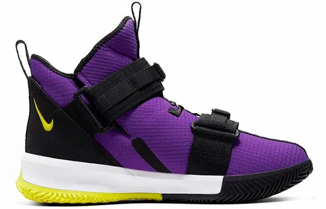 Nike zoom soldier 13