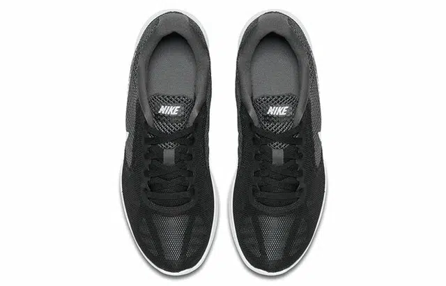 Nike REVOLUTION 3