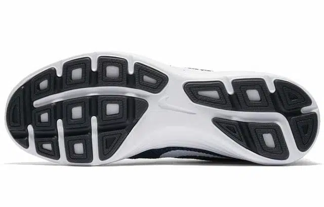 Nike REVOLUTION 3