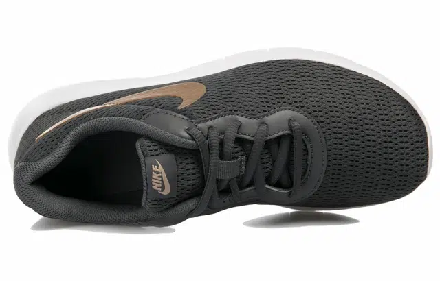 Nike Tanjun