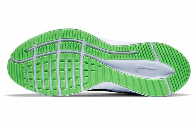 Nike Quest 3 Shield