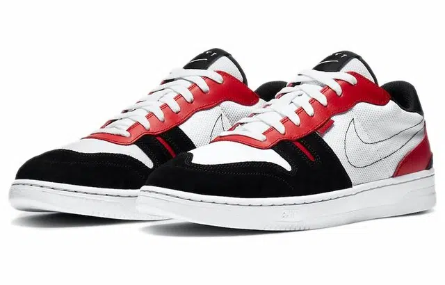 Nike Squash Type black toe