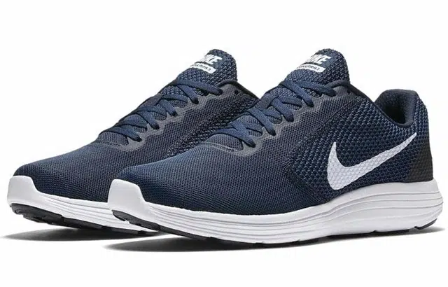 Nike REVOLUTION 3