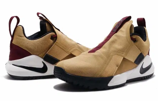 Nike Ambassador 11 Golden beige