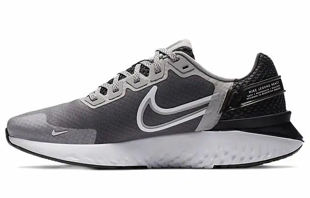 Nike Legend React 3