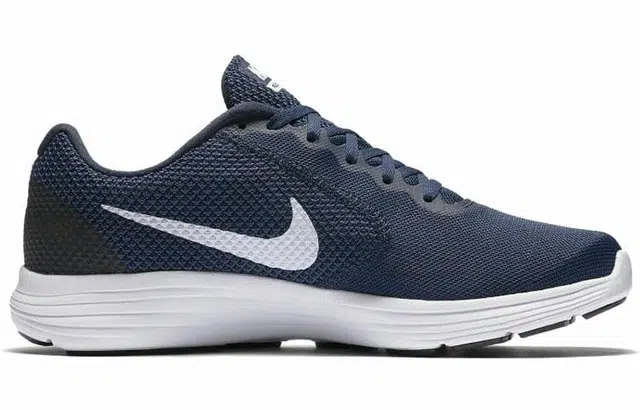 Nike REVOLUTION 3