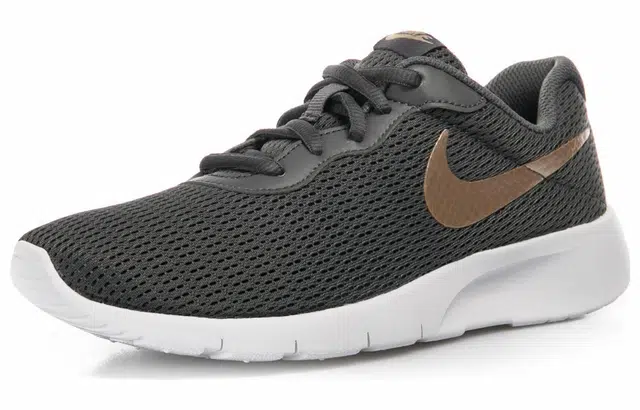 Nike Tanjun