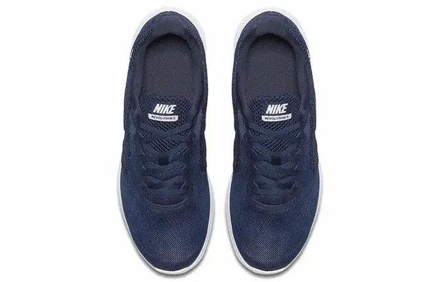 Nike REVOLUTION 3