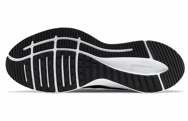 Nike Quest 3 Shield
