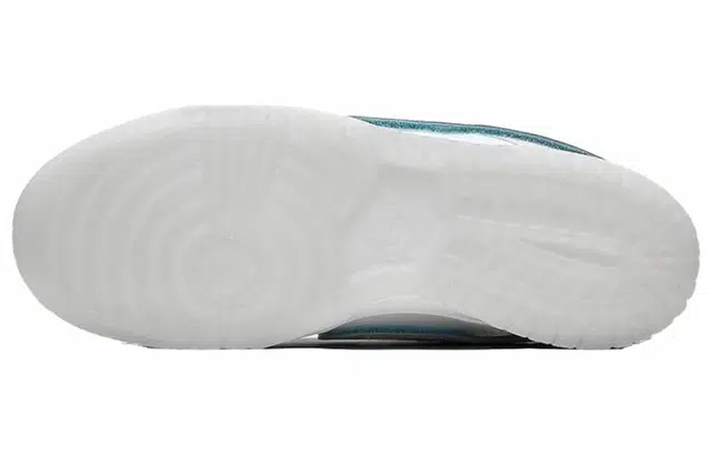 Nike Dunk SB white diamond