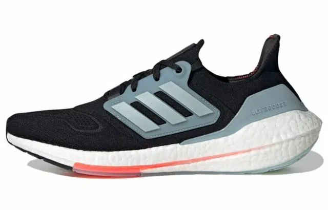 adidas Ultraboost 22
