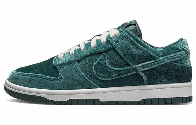 Nike Dunk Low "Atomic Teal"