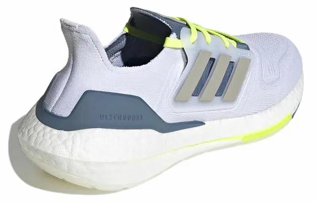 adidas Ultraboost 22