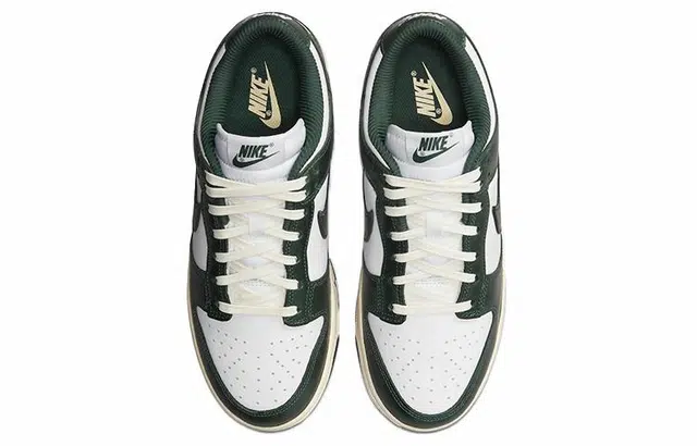 Nike Dunk Low "Vintage Green"