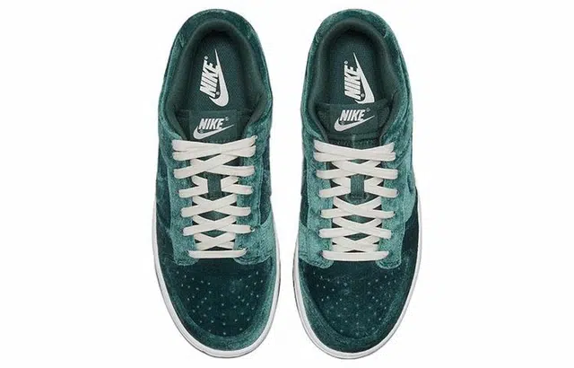 Nike Dunk Low "Atomic Teal"