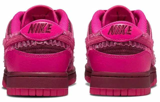 Nike Dunk Low "Valentine's Day"