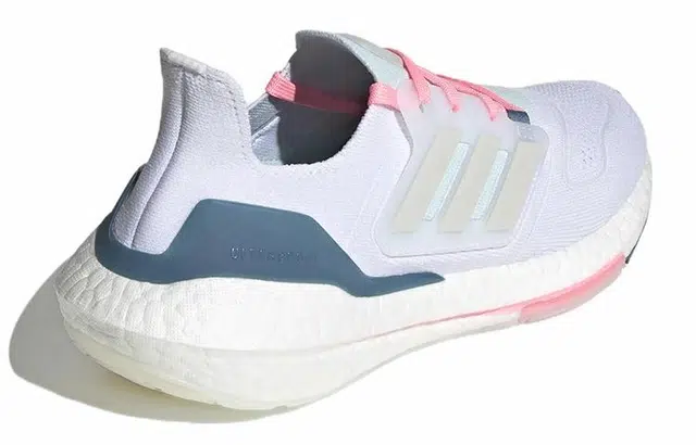 adidas Ultraboost 22