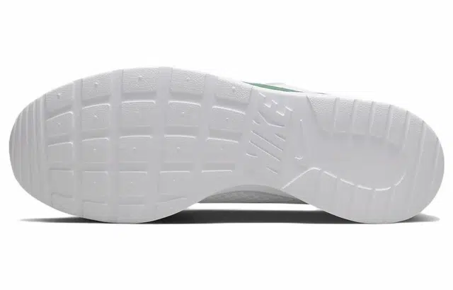 Nike Tanjun
