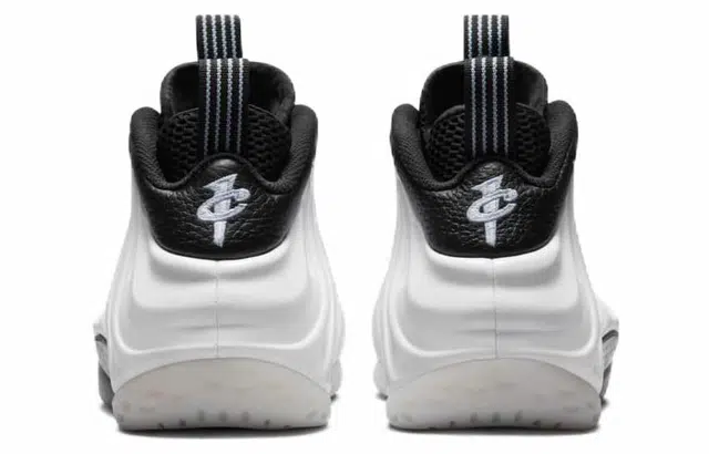 Nike Air Foamposite One "White and Black"