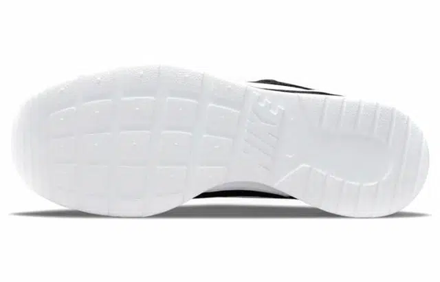 Nike Tanjun