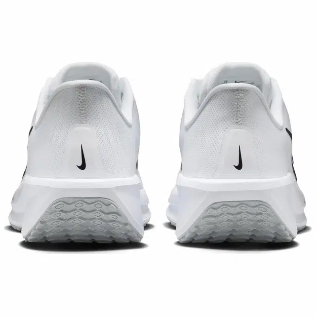 Nike QUEST 6