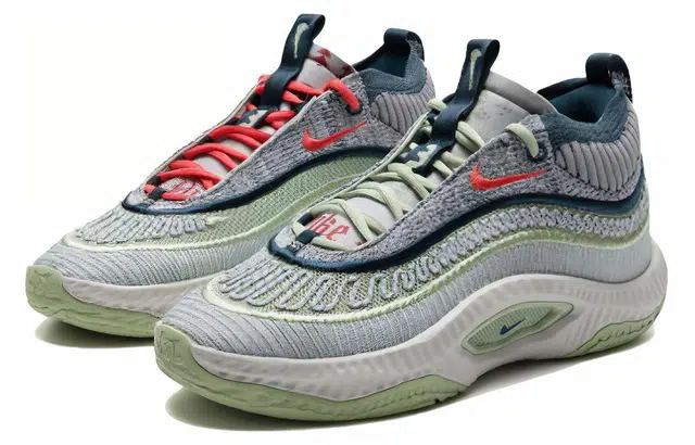 Nike Cosmic Unity 3