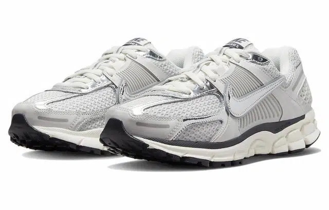 Nike Zoom Vomero 5 "Photon Dust"