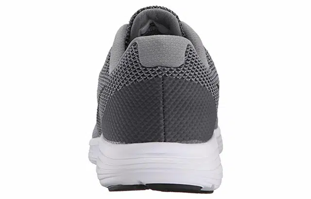 Nike REVOLUTION 3