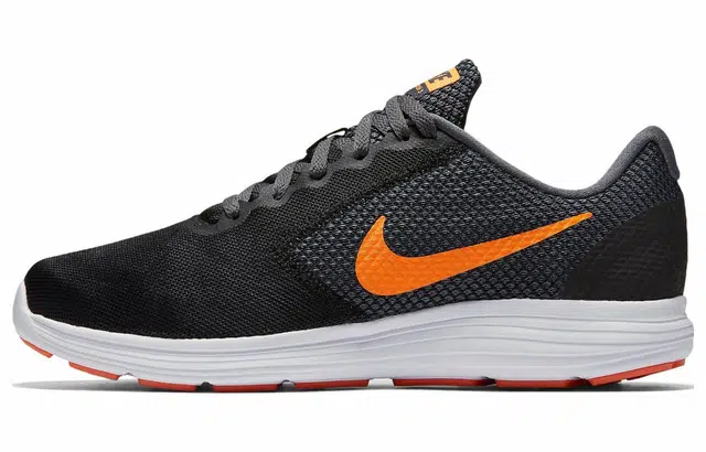 Nike REVOLUTION 3