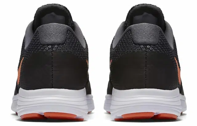 Nike REVOLUTION 3