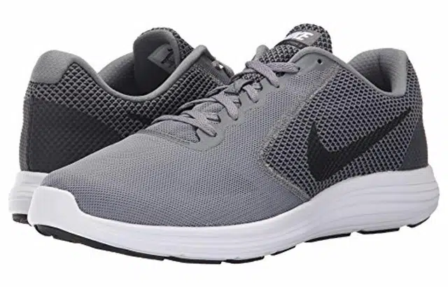 Nike REVOLUTION 3