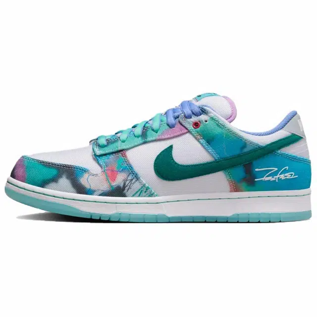 Futura Laboratories x Nike Dunk SB