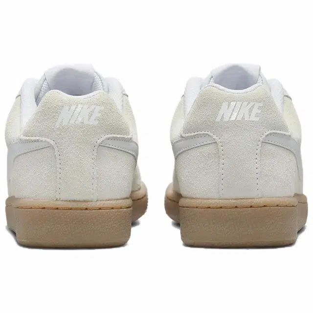 Nike Court Royale