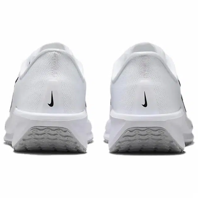 Nike Quest 6