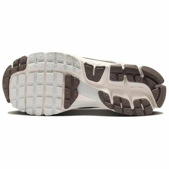 Nike Air Zoom Vomero 5