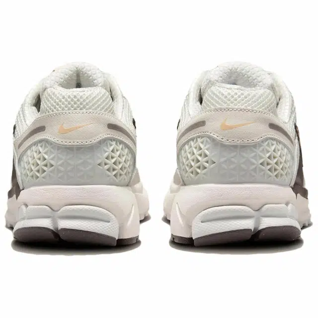 Nike Air Zoom Vomero 5