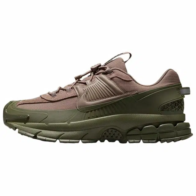 Nike Air Zoom Vomero 5 Roam