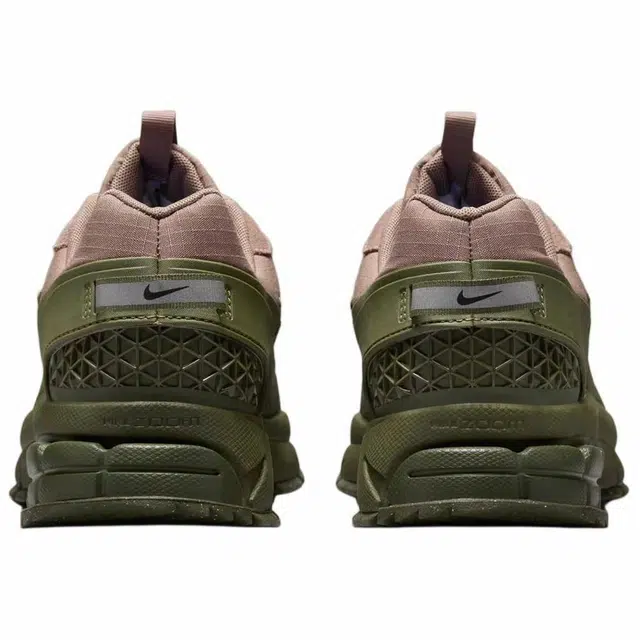 Nike Air Zoom Vomero 5 Roam