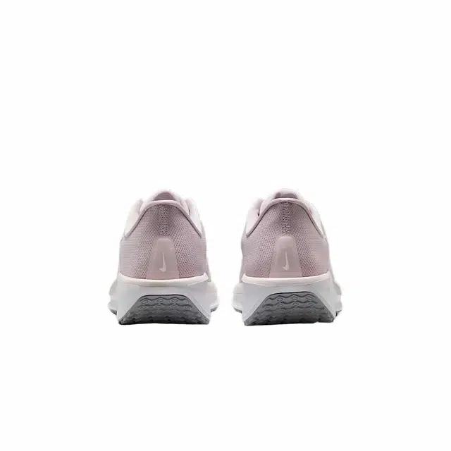 Nike Quest 6